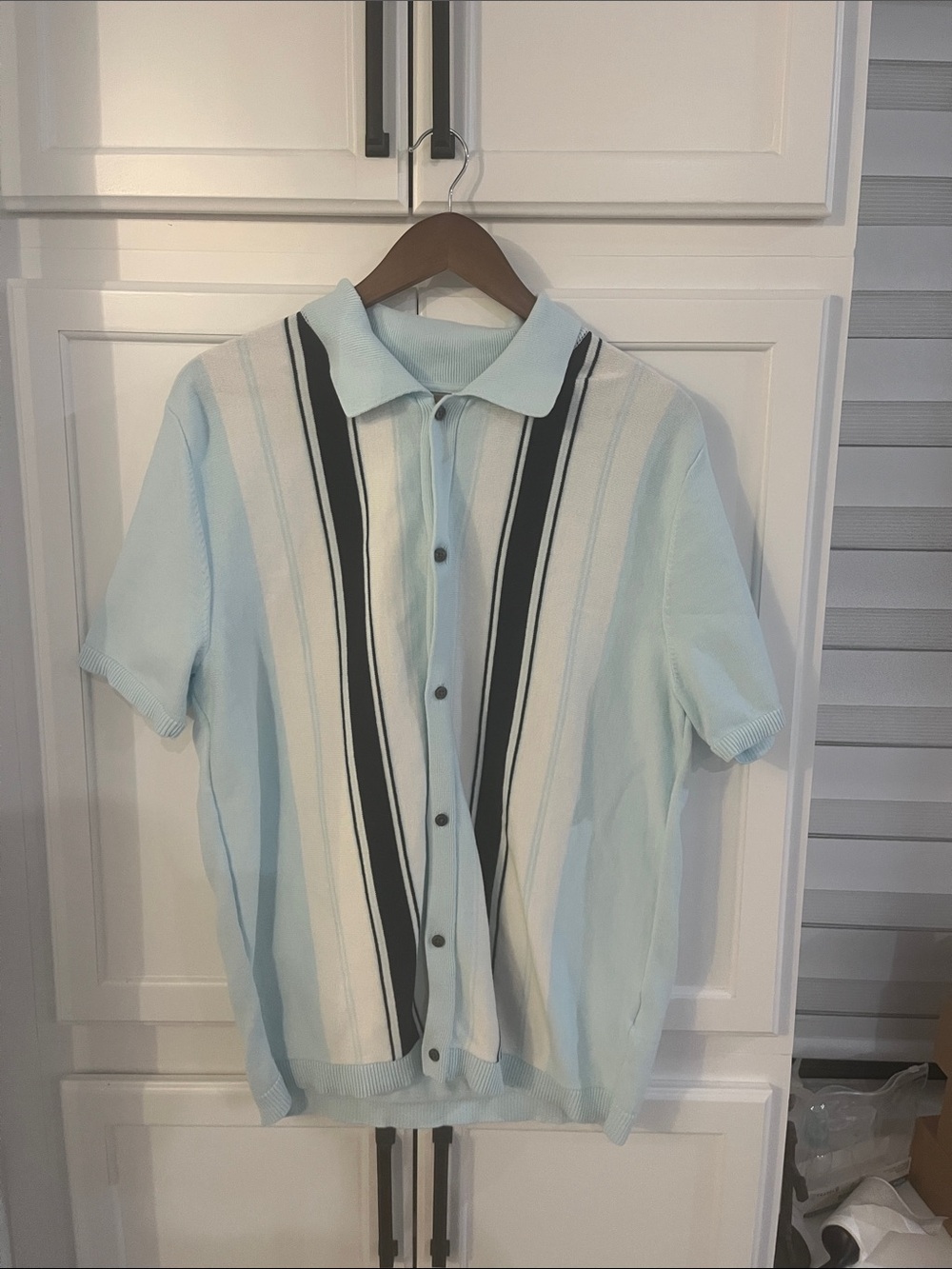 Men's NWOT Light Blue Short-Sleeve Knit Shirt with Vertical Stripes 100% cotton